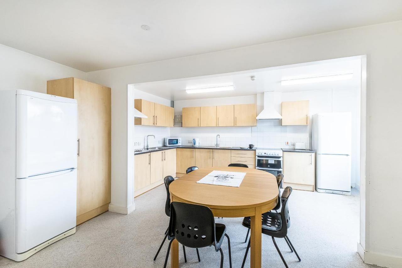 En Suite Rooms, Gillingham - Sk Luaran gambar