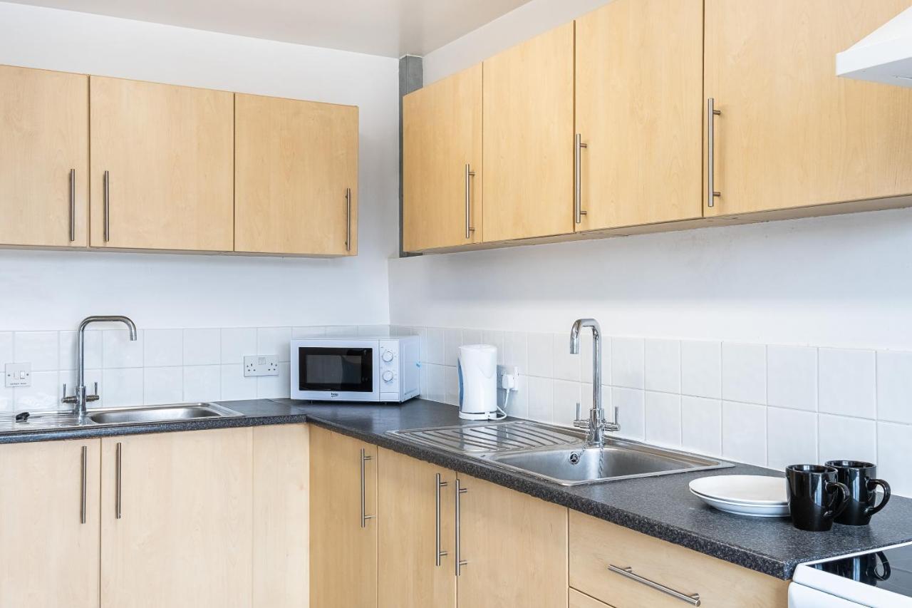 En Suite Rooms, Gillingham - Sk Luaran gambar
