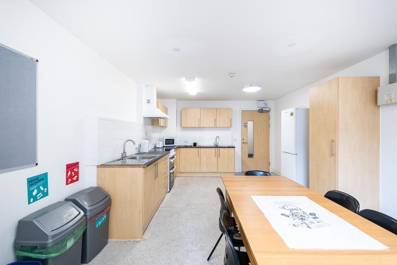 En Suite Rooms, Gillingham - Sk Luaran gambar