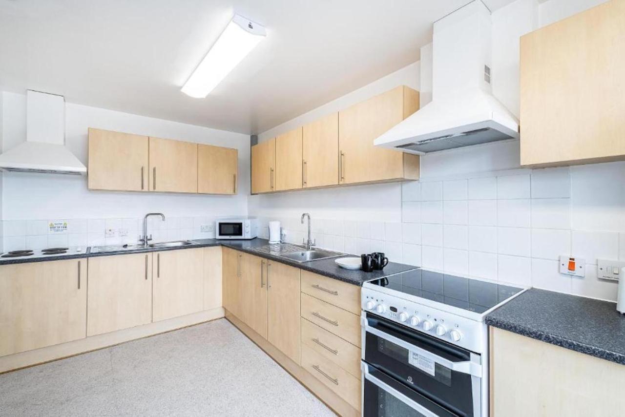 En Suite Rooms, Gillingham - Sk Luaran gambar